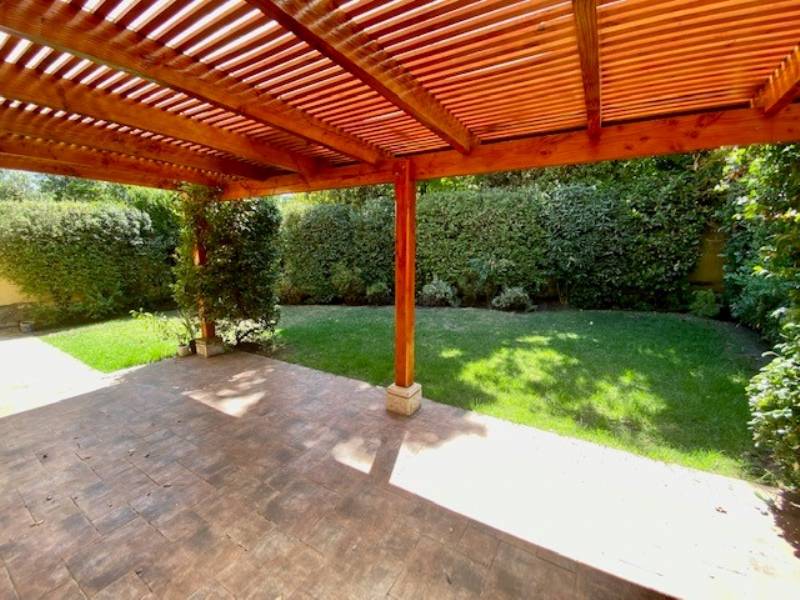 SE VENDE-LINDA CASA SECTOR SAN CARLOS DE APOQUINDO SE VENDE-LINDA CASA SECTOR SAN CARLOS DE APOQUINDO
