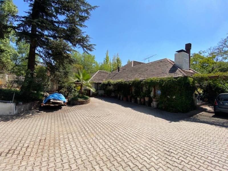SE VENDE CASA CON GRAN TERRENO LOS DOMINICOS TRADICIONAL SE VENDE CASA CON GRAN TERRENO LOS DOMINICOS TRADICIONAL