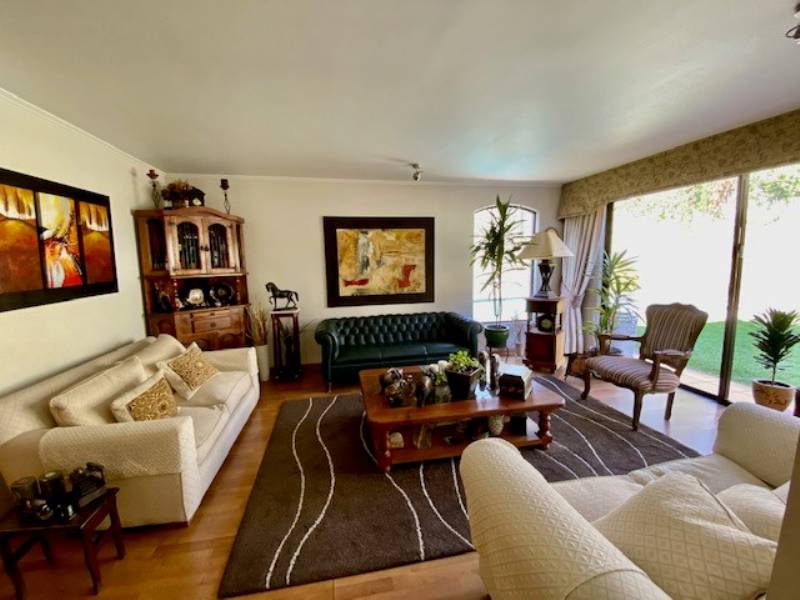 SE VENDE LINDA CASA-SECTOR SAN CARLOS DE APOQUINDO...