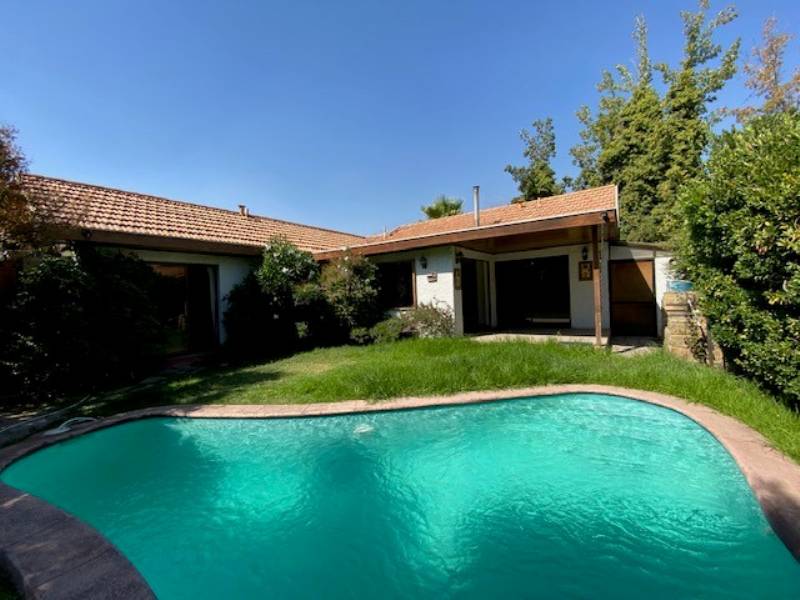 SE VENDE LINDA CASA-SECTOR SAN CARLOS DE APOQUINDO...