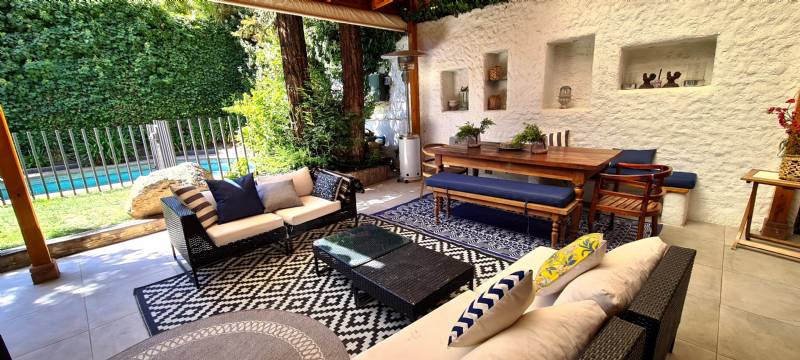 SE VENDE LINDA CASA-SECTOR SAN CARLOS DE APOQUINDO...