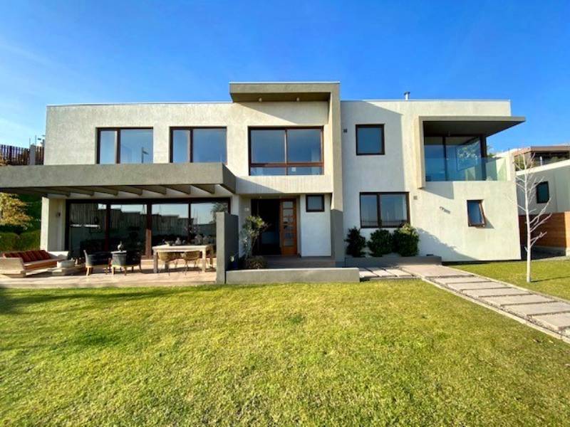 EN CONDOMINIO-SE ARRIENDA LINDA CASA EN SAN CARLOS DE APOQ.