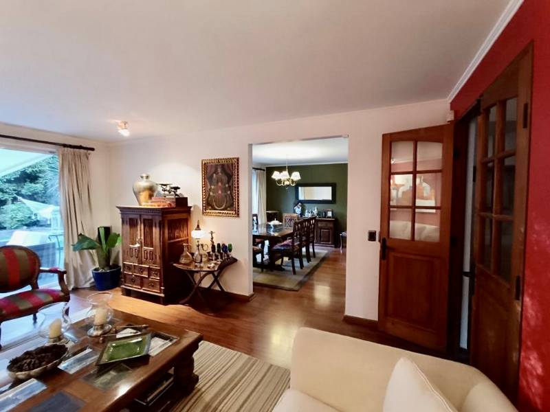 SE VENDE LINDA CASA-SECTOR SAN CARLOS DE APOQUINDO...