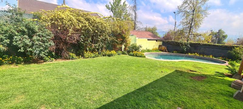SE VENDE LINDA CASA-SECTOR SAN CARLOS DE APOQUINDO...