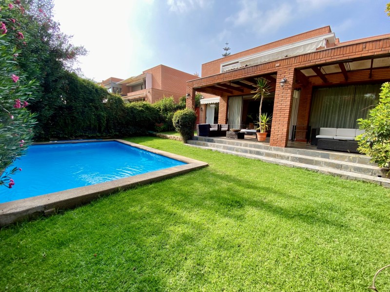 SE VENDE LINDA CASA SECTOR SAN CARLOS DE APOQUINDO...