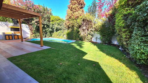 SE ARRIENDA-LINDA CASA SECTOR SAN CARLOS DE APOQUINDO
