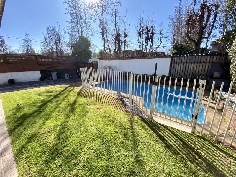 SE VENDE LINDA CASA SECTOR SAN CARLOS DE APOQUINDO...