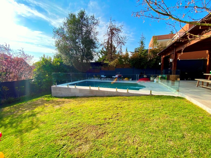 EN CONDOMINIO-SE VENDE LINDA CASA EN SAN CARLOS DE APOQ.