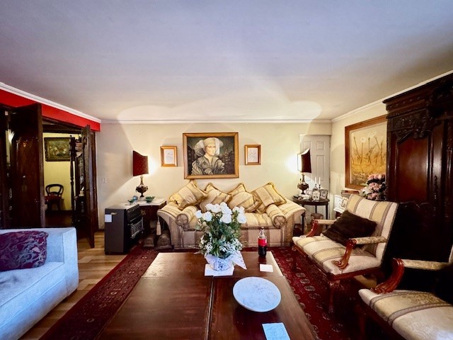 SE VENDE CASA PARA REMODELAR EN TRANQUILO SECTOR RESIDENCIAL