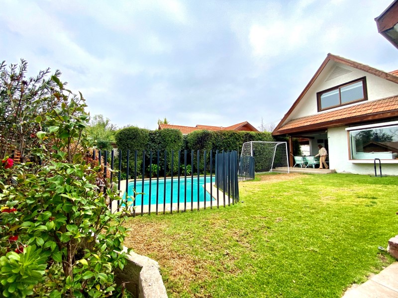 SE VENDE LINDA CASA SECTOR SAN CARLOS DE APOQUINDO...
