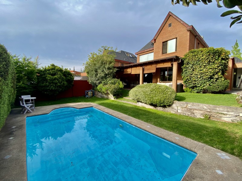 EN CONDOMINIO-SE VENDE LINDA CASA EN SAN CARLOS DE APOQ.