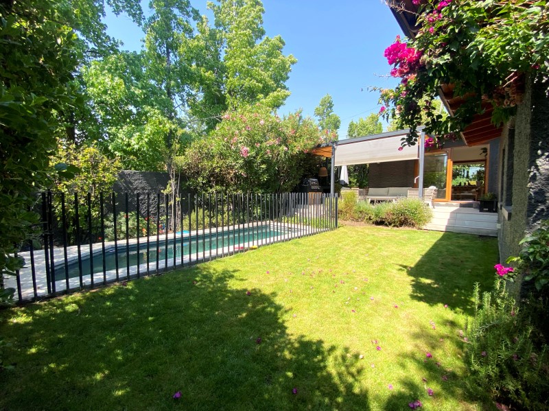 SE VENDE LINDA EN CASA SECTOR SAN CARLOS DE APOQUINDO