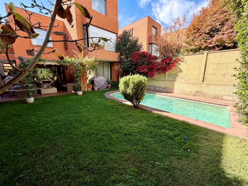 EN CONDOMINIO-SE VENDE LINDA CASA EN SAN CARLOS DE APOQ.