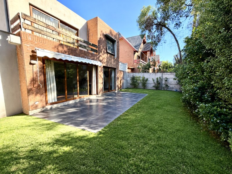 EN CONDOMINIO-SE VENDE LINDA CASA EN SAN CARLOS DE APOQ.